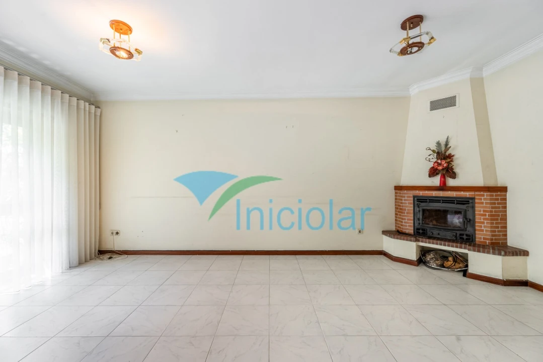 Moradia T3 para Venda em Milheiros Foto 5