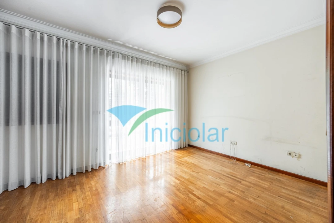 Moradia T3 para Venda em Milheiros Foto 11