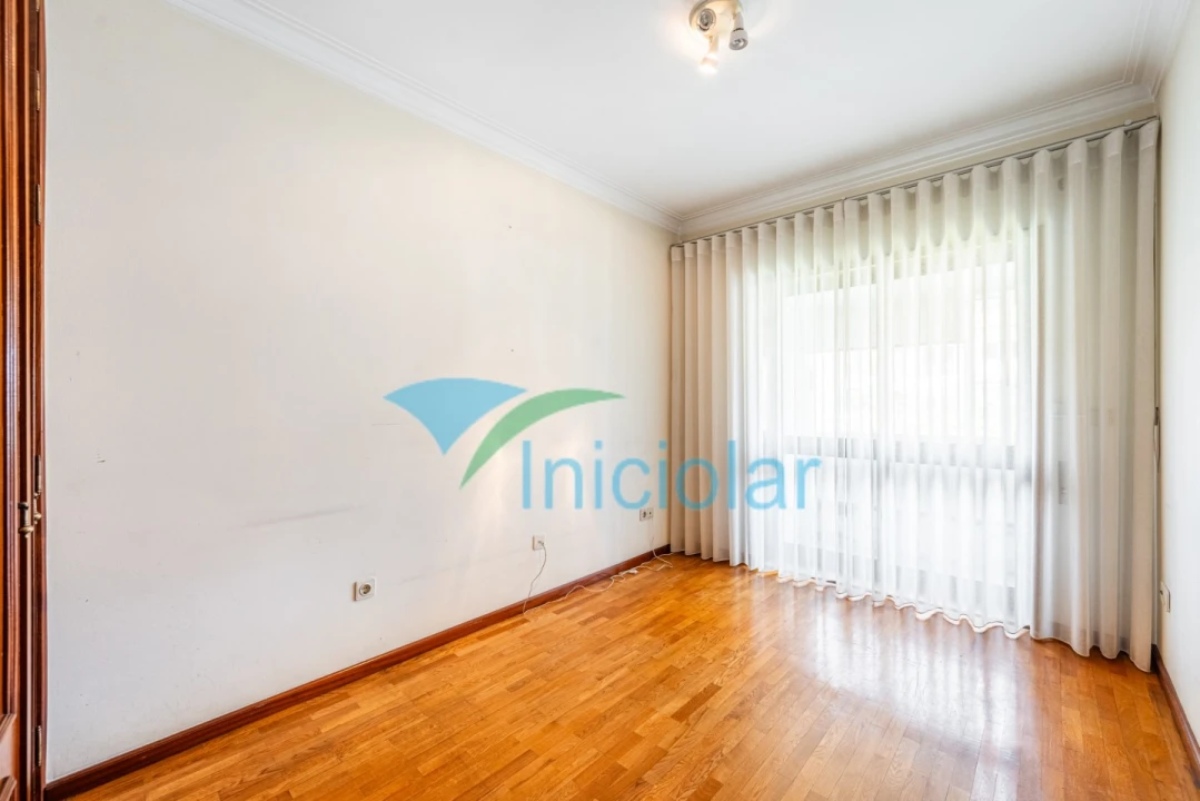 Moradia T3 para Venda em Milheiros Foto 17