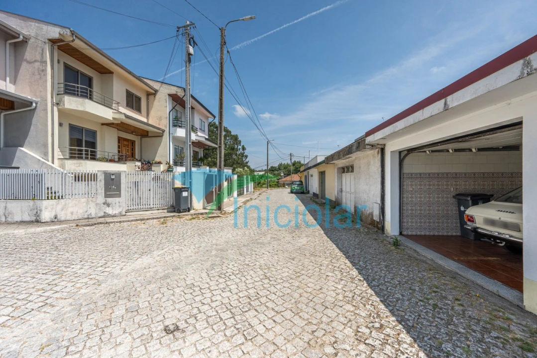 Moradia T3 para Venda em Milheiros Foto 24