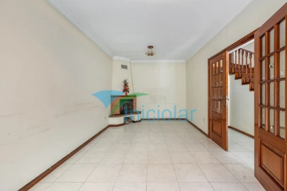 Moradia T3 para Venda em Milheiros