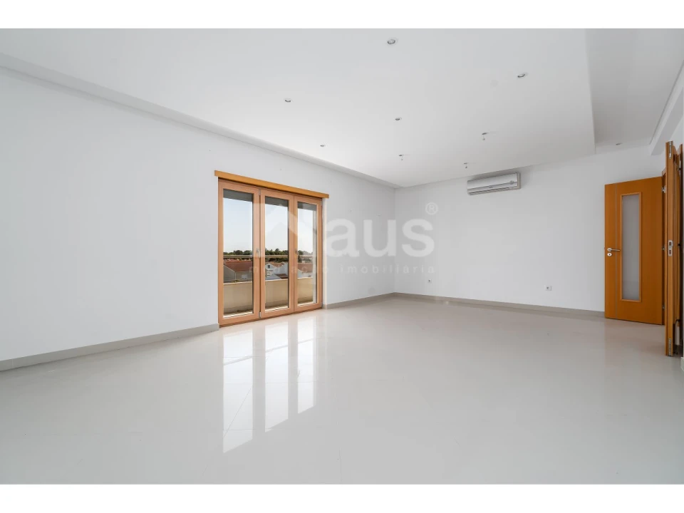 Apartamento T4 para Venda em Pinhal Novo Foto 1