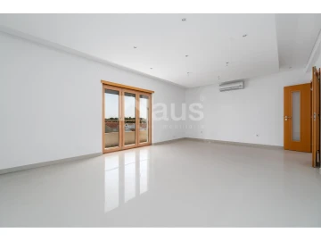 Apartamento T4 para Venda em Pinhal Novo