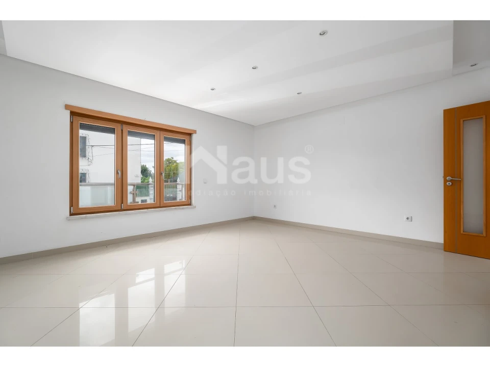Apartamento T4 para Venda em Pinhal Novo Foto 9
