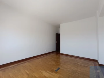 Apartamento T3 para Venda em Marvila, Ribeira Santarém, São Salvador, São Nicolau