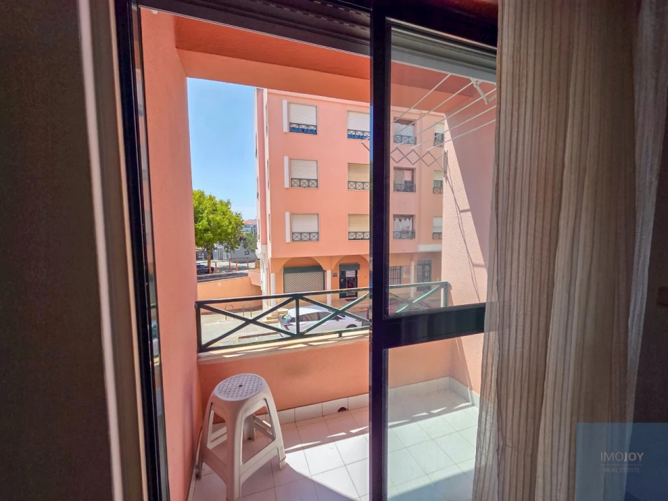 Apartamento T1 para Arrendamento em São Domingos de Rana Foto 2