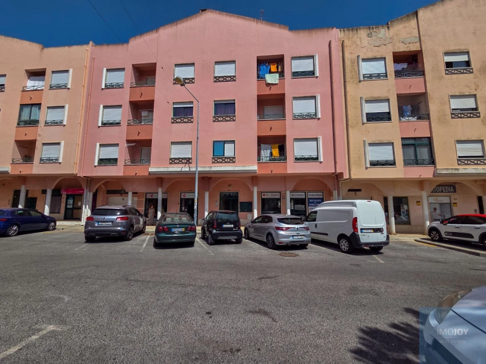 Apartamento T1 para Arrendamento em São Domingos de Rana Foto 15