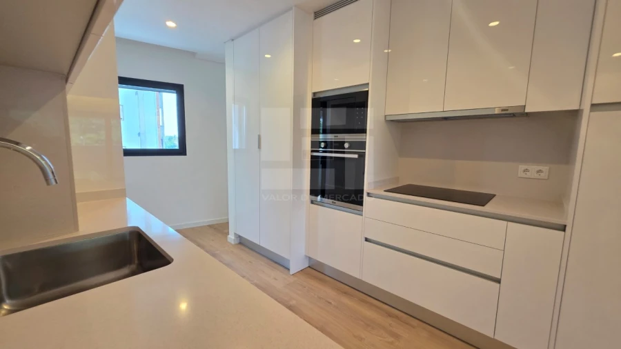 Apartamento T2 para Venda em Repeses e São Salvador Foto 4