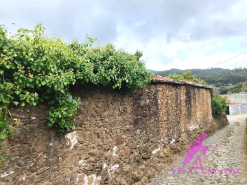 Terreno para Venda em Santa Marta de Portuzelo
