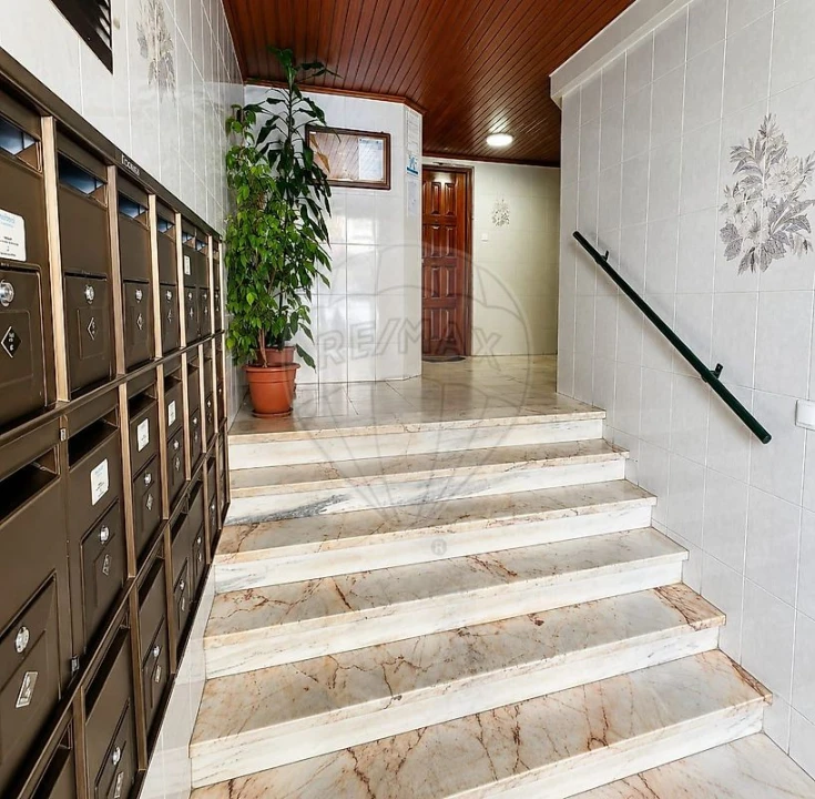 Apartamento T1 para Venda em Cacém e São Marcos Foto 4