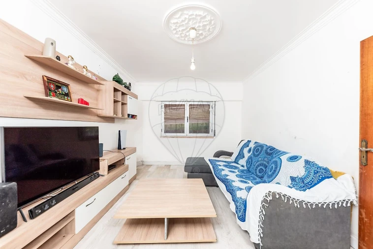 Apartamento T2 para Venda em Algueirão-Mem Martins Foto 2