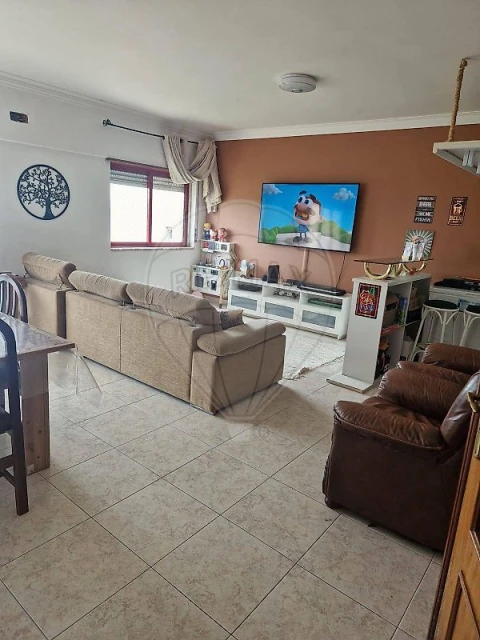 Apartamento T3 para Venda em Carregado e Cadafais