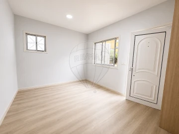 Moradia T2 para Arrendamento em Mafamude e Vilar do Paraíso