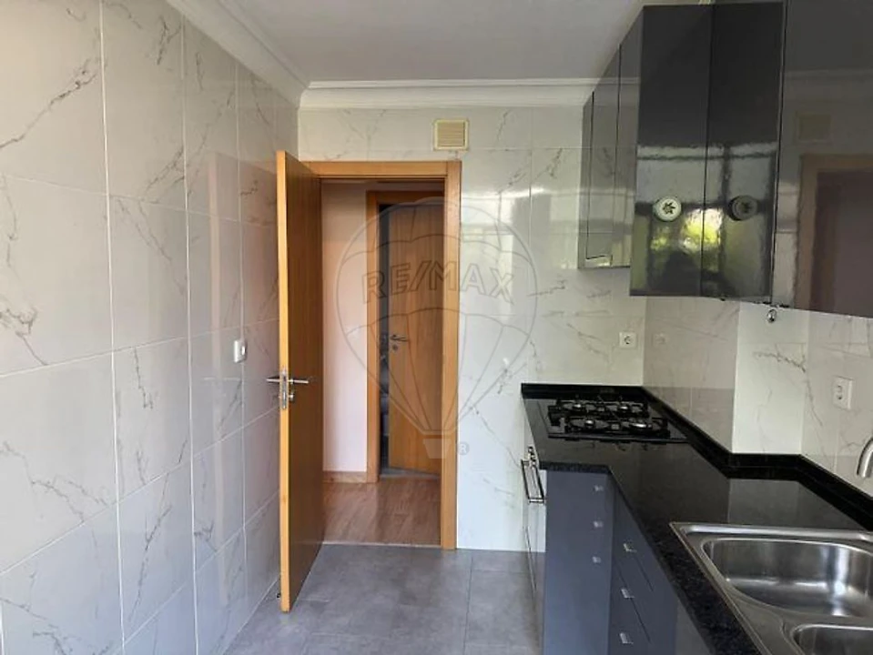 Apartamento T2 para Arrendamento em Benfica Foto 7