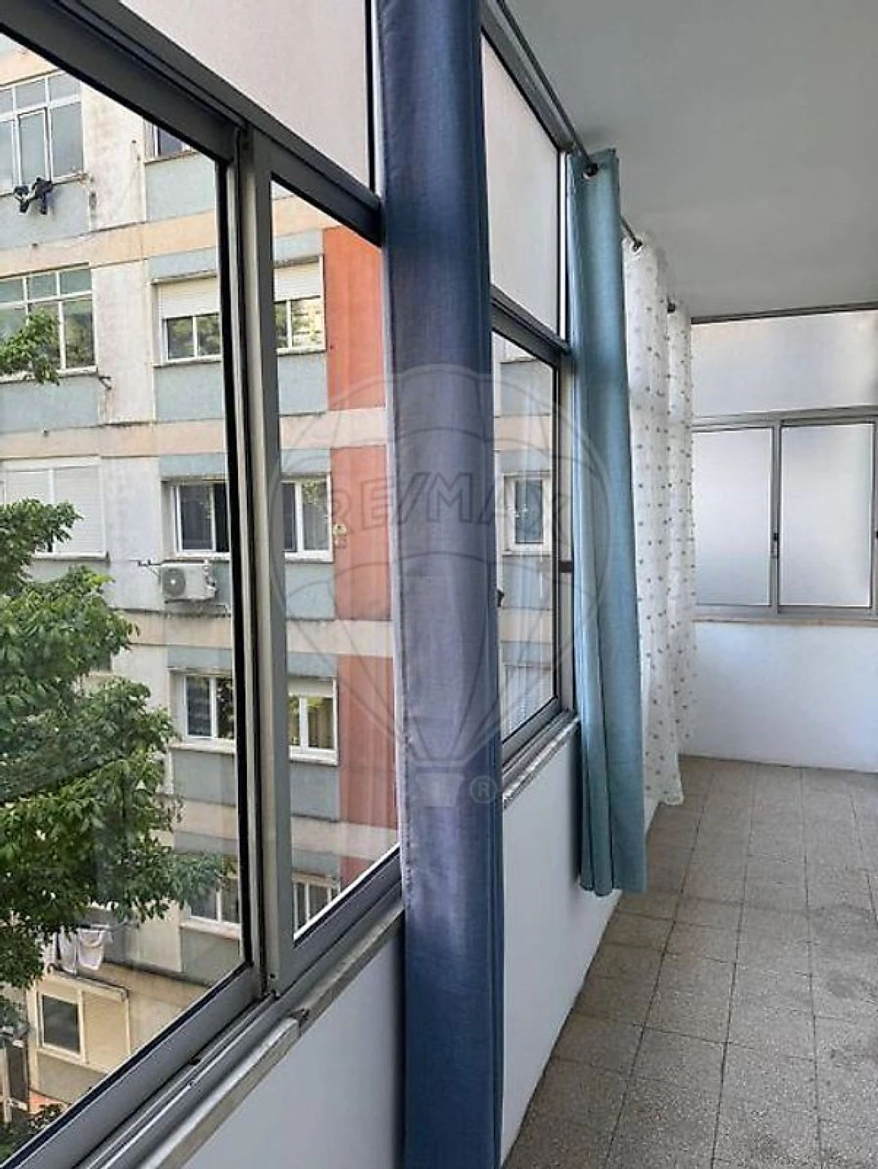 Apartamento T2 para Arrendamento em Benfica Foto 2