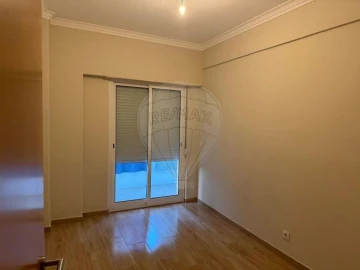 Apartamento T2 para Arrendamento em Benfica