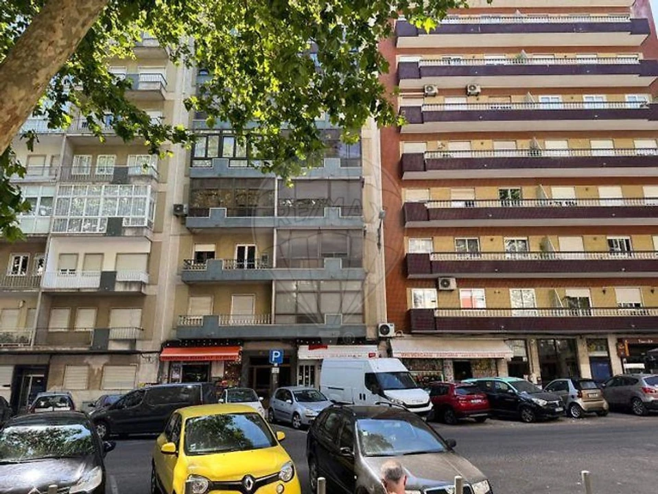 Apartamento T2 para Arrendamento em Benfica Foto 4