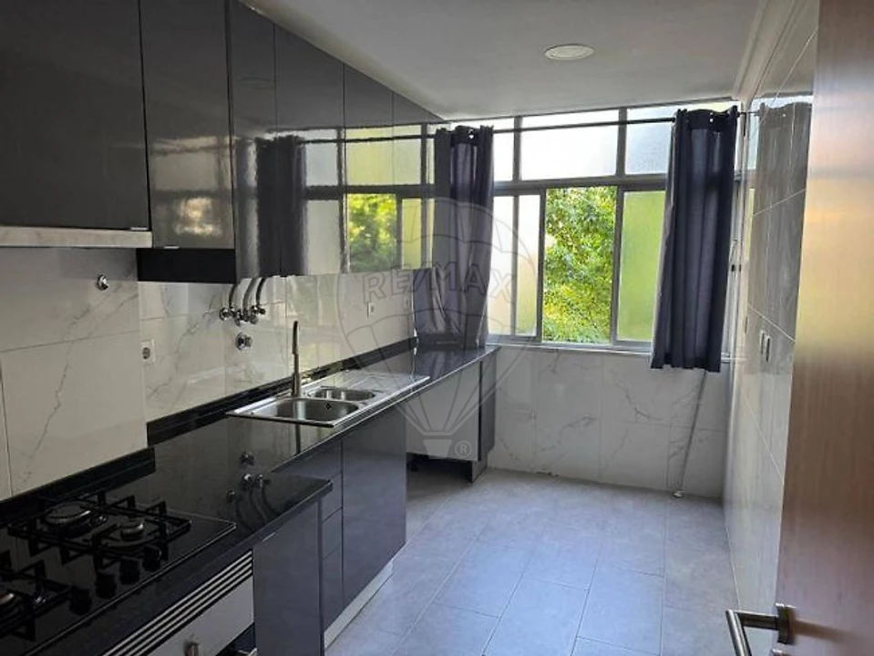 Apartamento T2 para Arrendamento em Benfica Foto 6