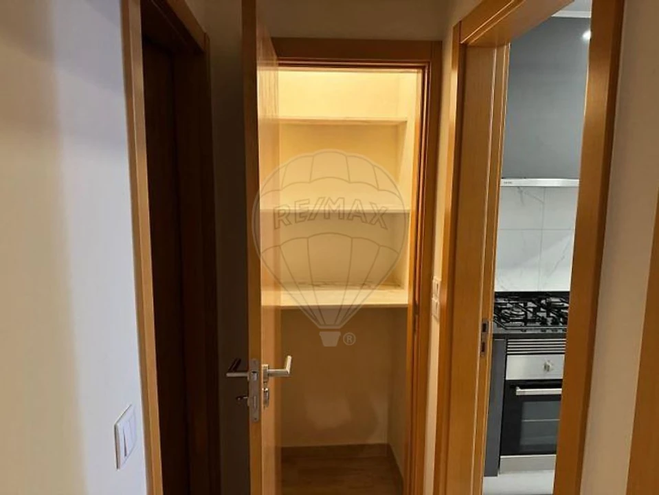 Apartamento T2 para Arrendamento em Benfica Foto 1