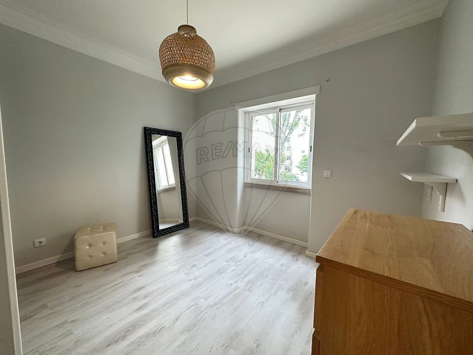 Apartamento T2 para Arrendamento em Benfica Foto 7