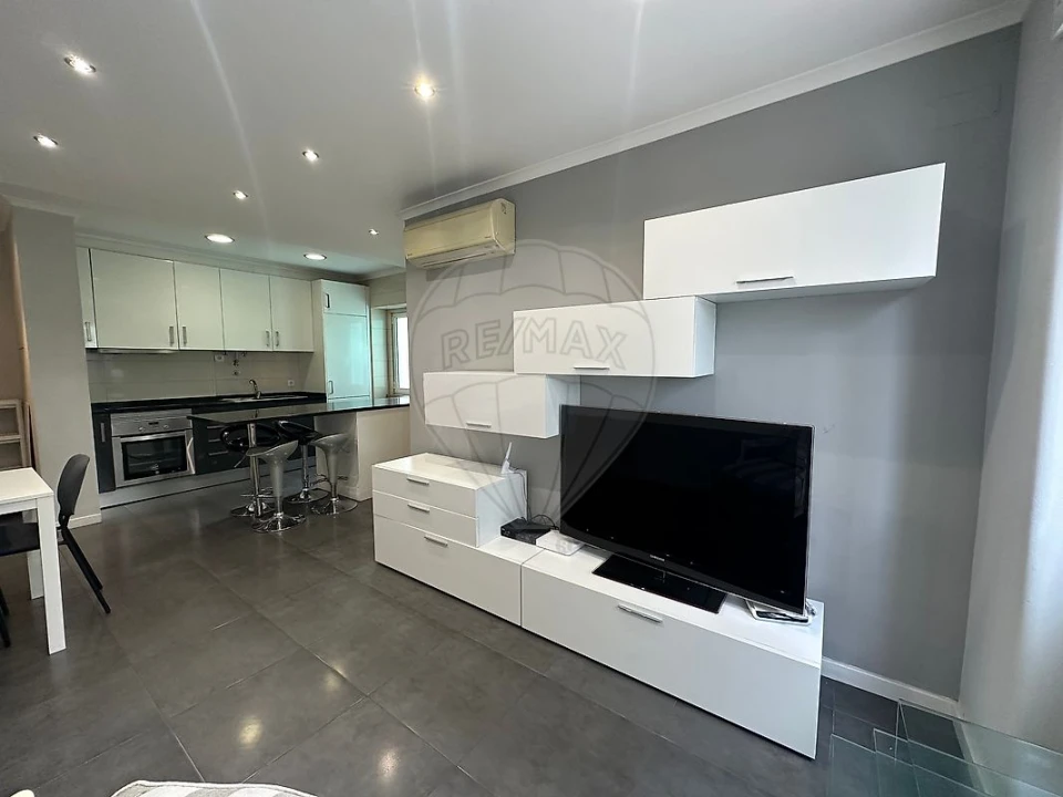 Apartamento T2 para Arrendamento em Benfica Foto 1