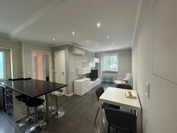 Apartamento T2 para Arrendamento em Benfica
