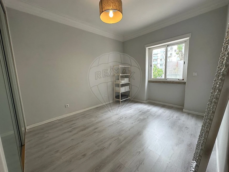 Apartamento T2 para Arrendamento em Benfica Foto 9