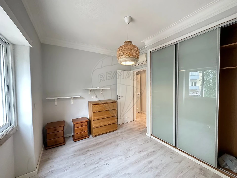 Apartamento T2 para Arrendamento em Benfica Foto 8