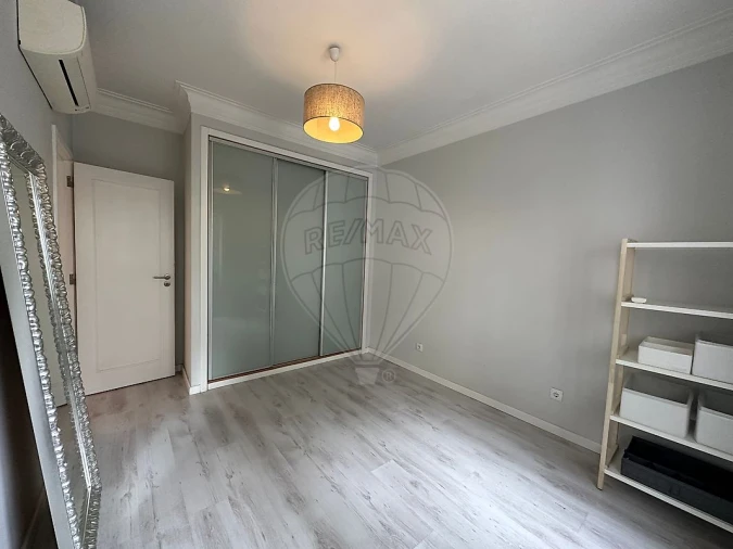 Apartamento T2 para Arrendamento em Benfica Foto 10