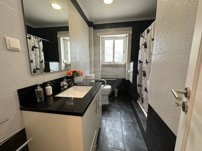 Apartamento T2 para Arrendamento em Benfica Foto 6
