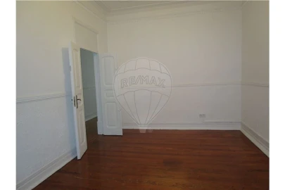 Apartamento T4 para Arrendamento em Penha de França