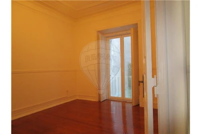 Apartamento T4 para Arrendamento em Penha de França