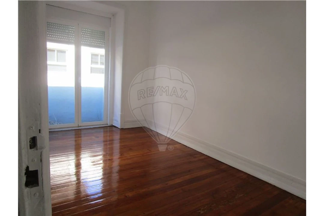 Apartamento T4 para Arrendamento em Penha de França Foto 1