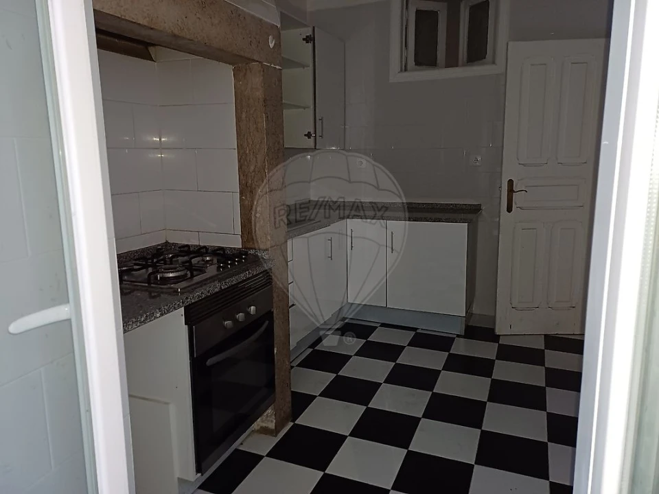 Apartamento T4 para Arrendamento em Penha de França Foto 14