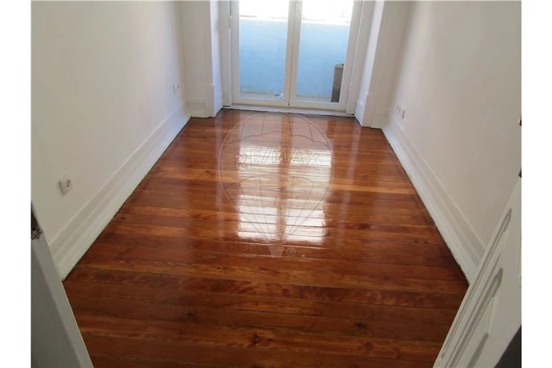 Apartamento T4 para Arrendamento em Penha de França Foto 5