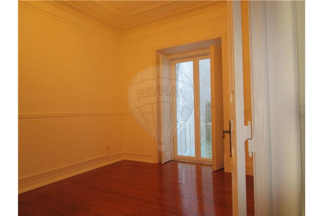 Apartamento T4 para Arrendamento em Penha de França Foto 8