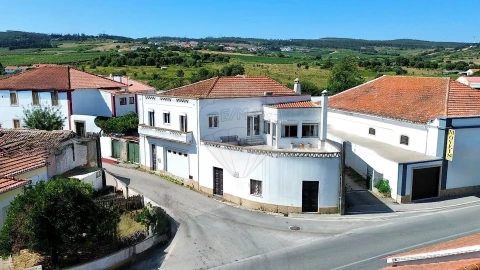 Moradia T3 para Venda em Carvoeira e Carmões