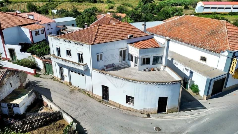 Moradia T3 para Venda em Carvoeira e Carmões