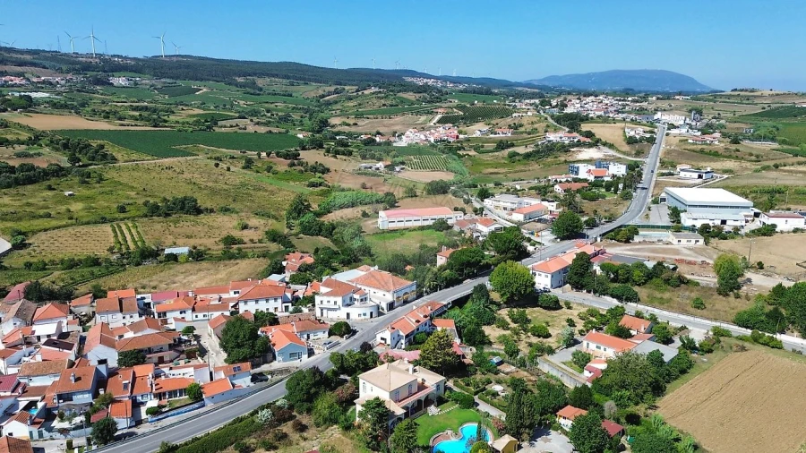 Moradia T3 para Venda em Carvoeira e Carmões Foto 3