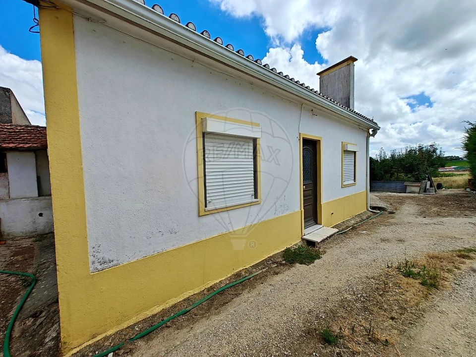 Moradia T1 para Venda em Carvoeira e Carmões Foto 19