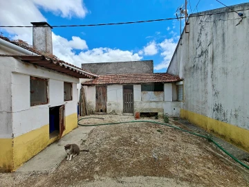 Moradia T1 para Venda em Carvoeira e Carmões