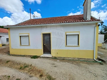 Moradia T1 para Venda em Carvoeira e Carmões