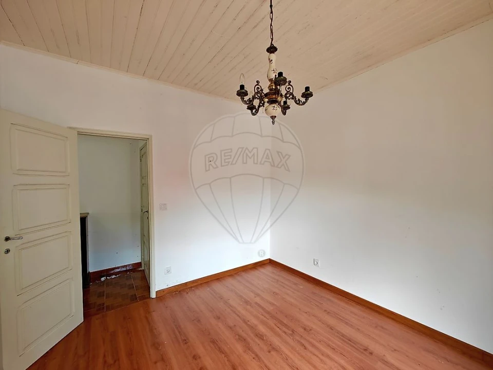 Moradia T1 para Venda em Carvoeira e Carmões Foto 9
