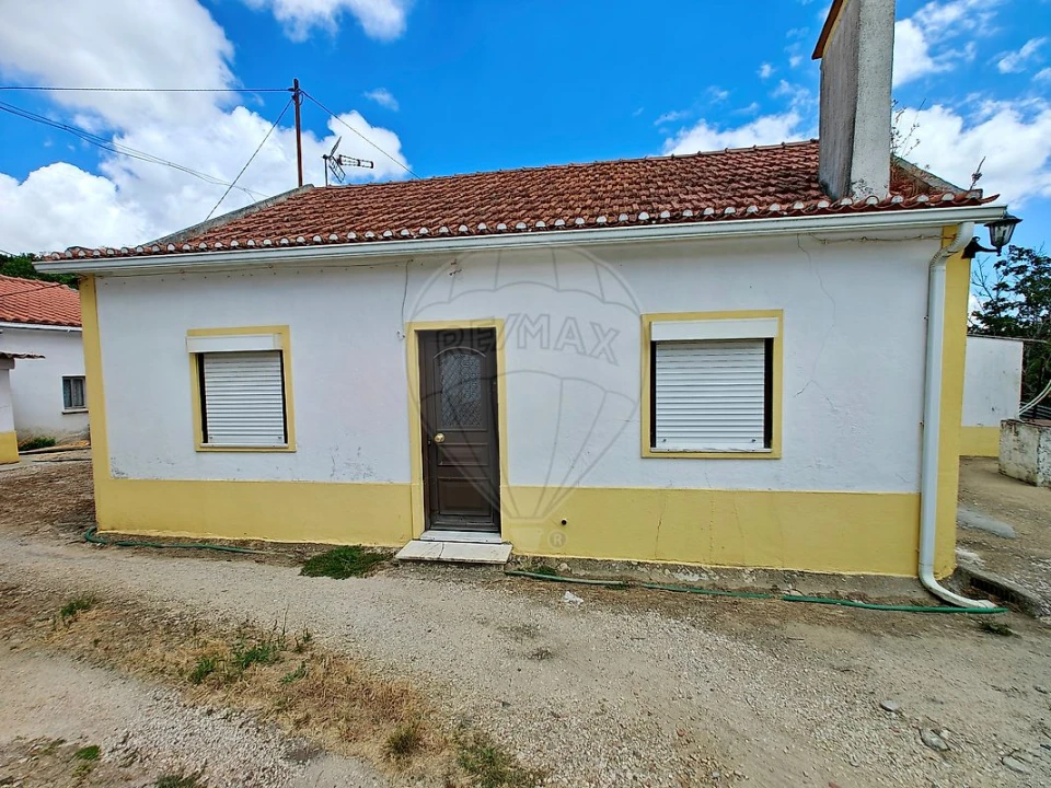 Moradia T1 para Venda em Carvoeira e Carmões Foto 18