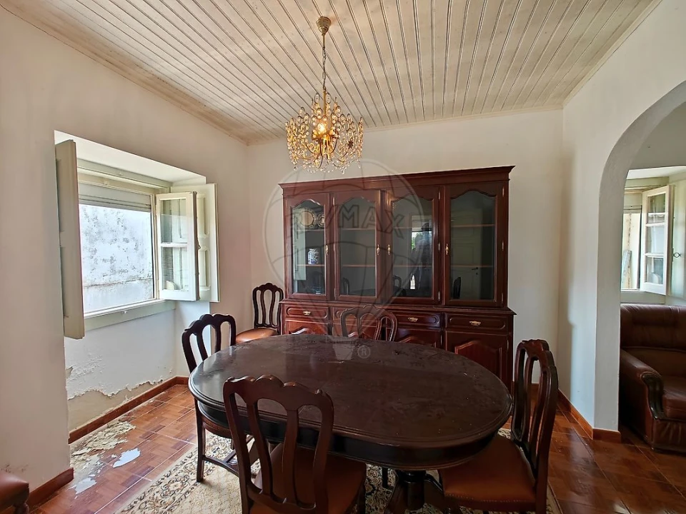 Moradia T1 para Venda em Carvoeira e Carmões Foto 6