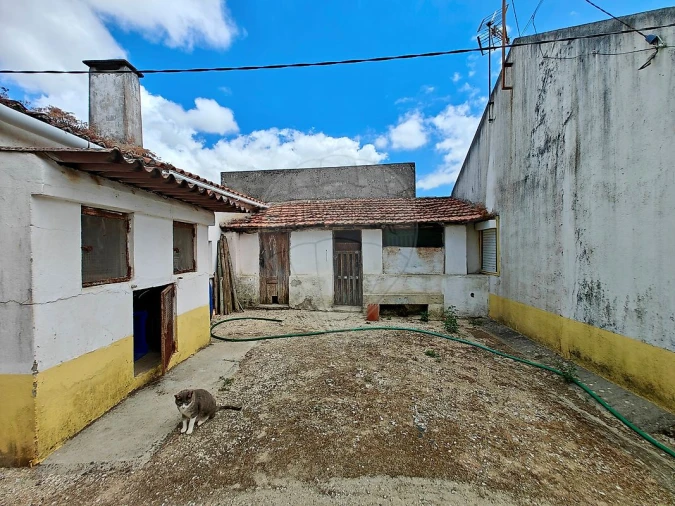 Moradia T1 para Venda em Carvoeira e Carmões Foto 22
