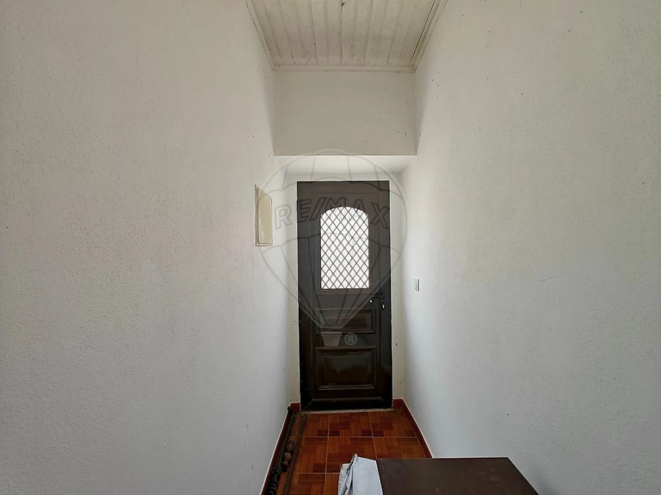 Moradia T1 para Venda em Carvoeira e Carmões Foto 7