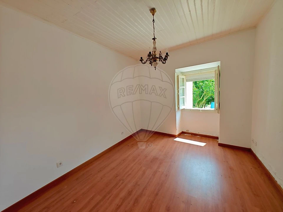 Moradia T1 para Venda em Carvoeira e Carmões Foto 8