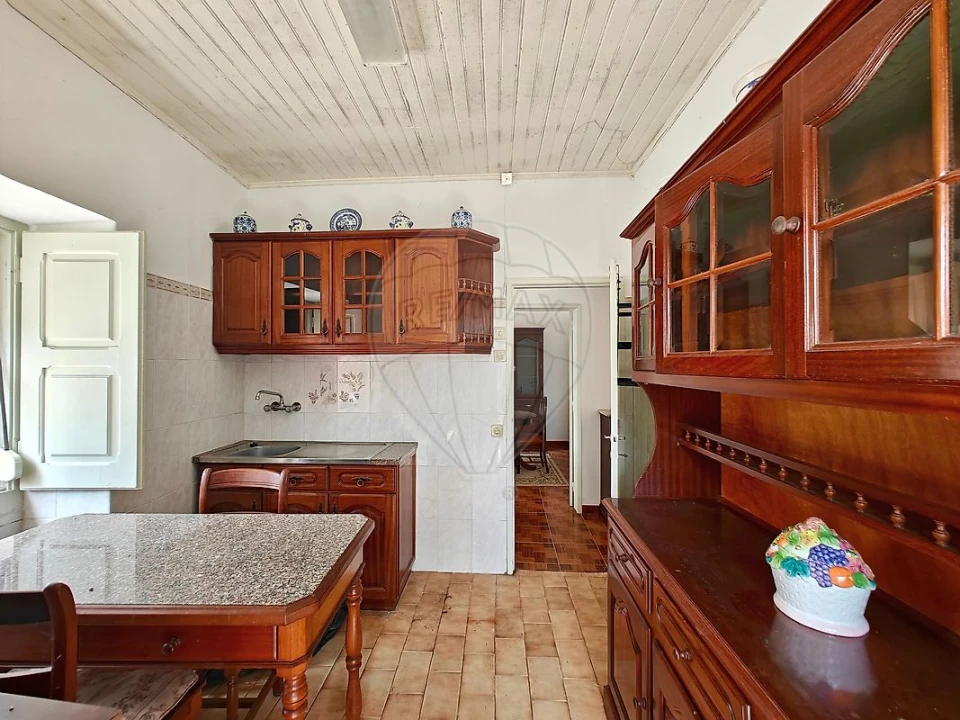 Moradia T1 para Venda em Carvoeira e Carmões Foto 12
