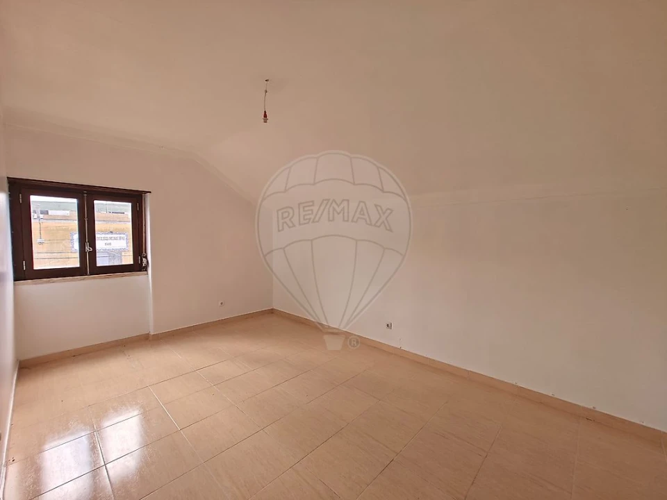 Apartamento T2 para Venda em Sobral de Monte Agraço Foto 4